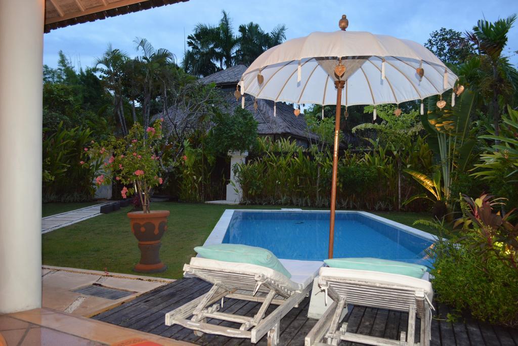 Villa Raquel Seminyak Rum bild