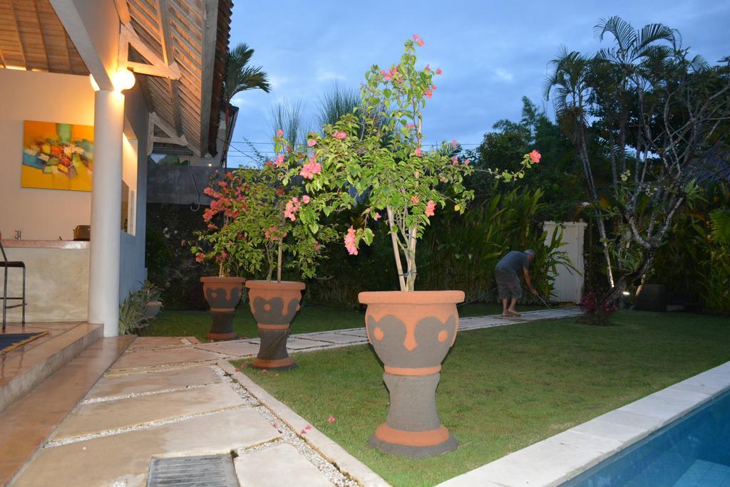 Villa Raquel Seminyak Rum bild